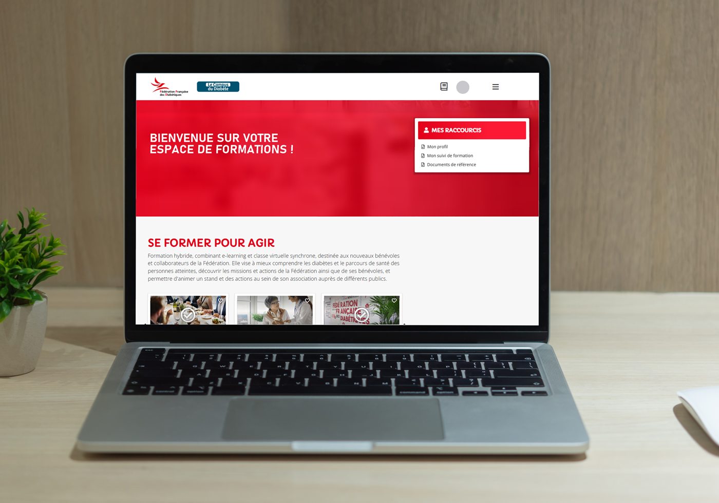 Ordinateur portable affichant le Campus du Diabète, la plateforme de formation de la Fédération Française des Diabétiques : message de bienvenue, raccourcis vers le profil et le suivi de formation, puis le programme « Se former pour agir » et ses trois parcours.